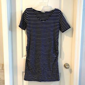 Vneck maternity dress